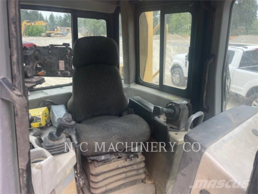 CAT D6R XLVPAT Гусеничні бульдозери