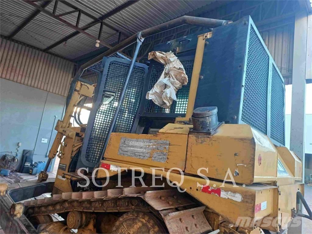 CAT D6T Гусеничні бульдозери