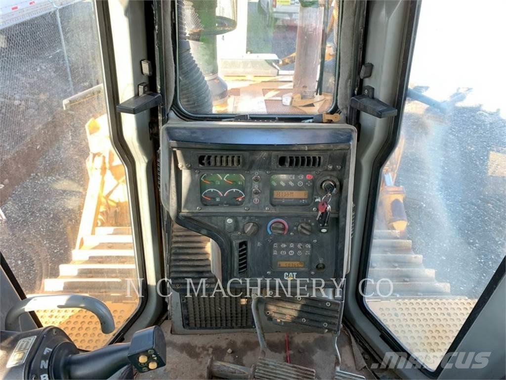 CAT D6T Гусеничні бульдозери