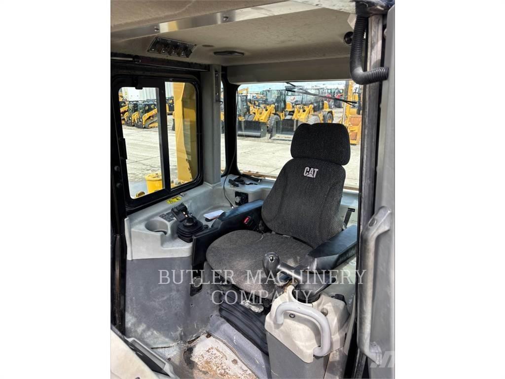 CAT D6T Гусеничні бульдозери