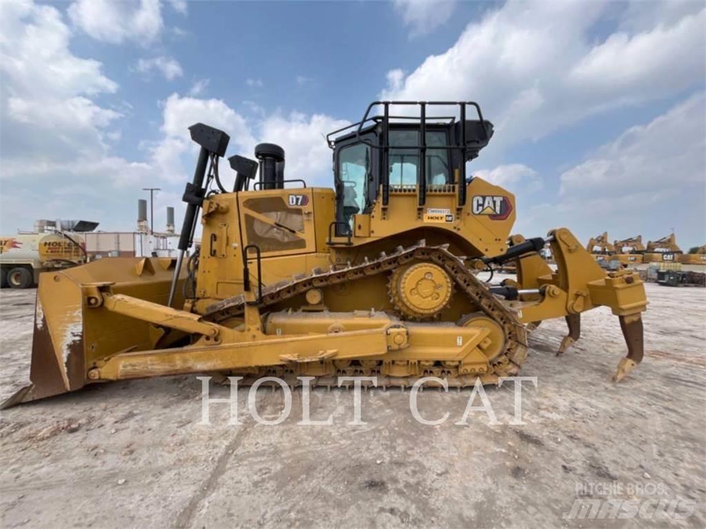 CAT D7 Гусеничні бульдозери