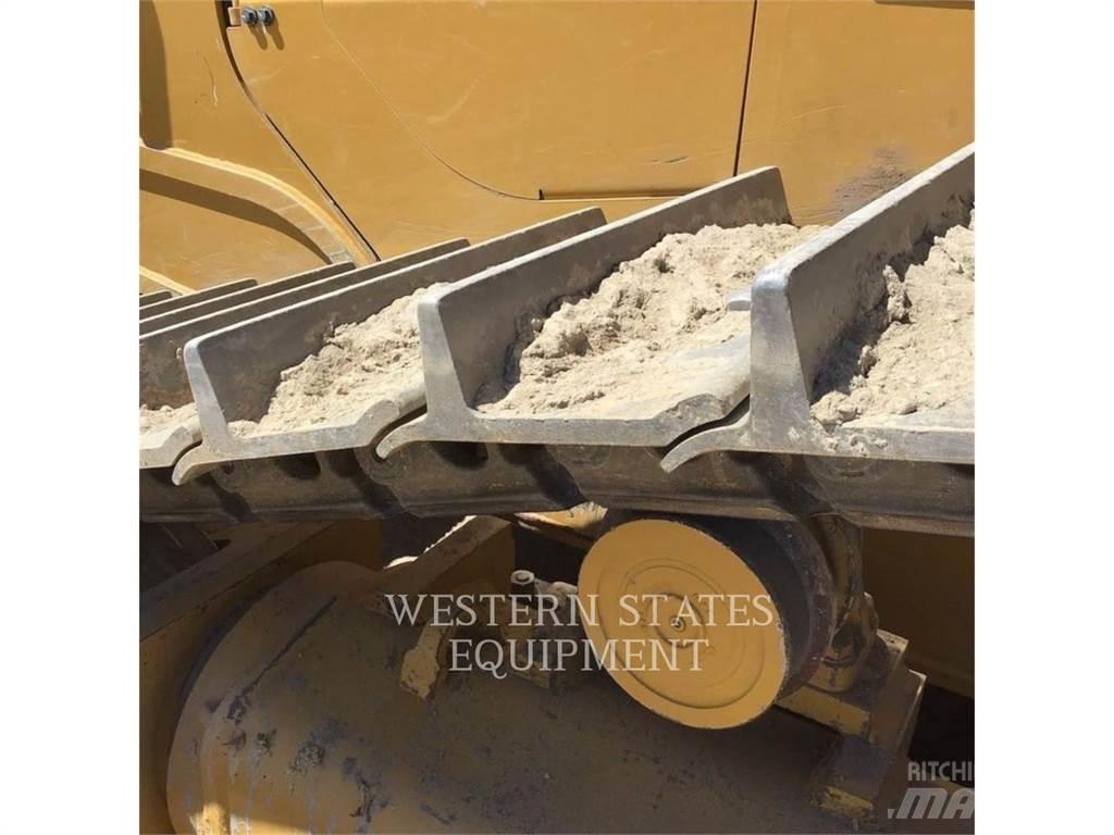 CAT D7 Гусеничні бульдозери