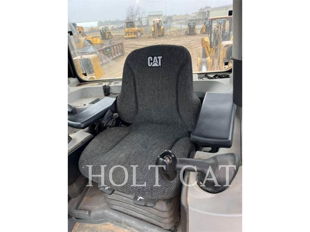 CAT D8 Гусеничні бульдозери