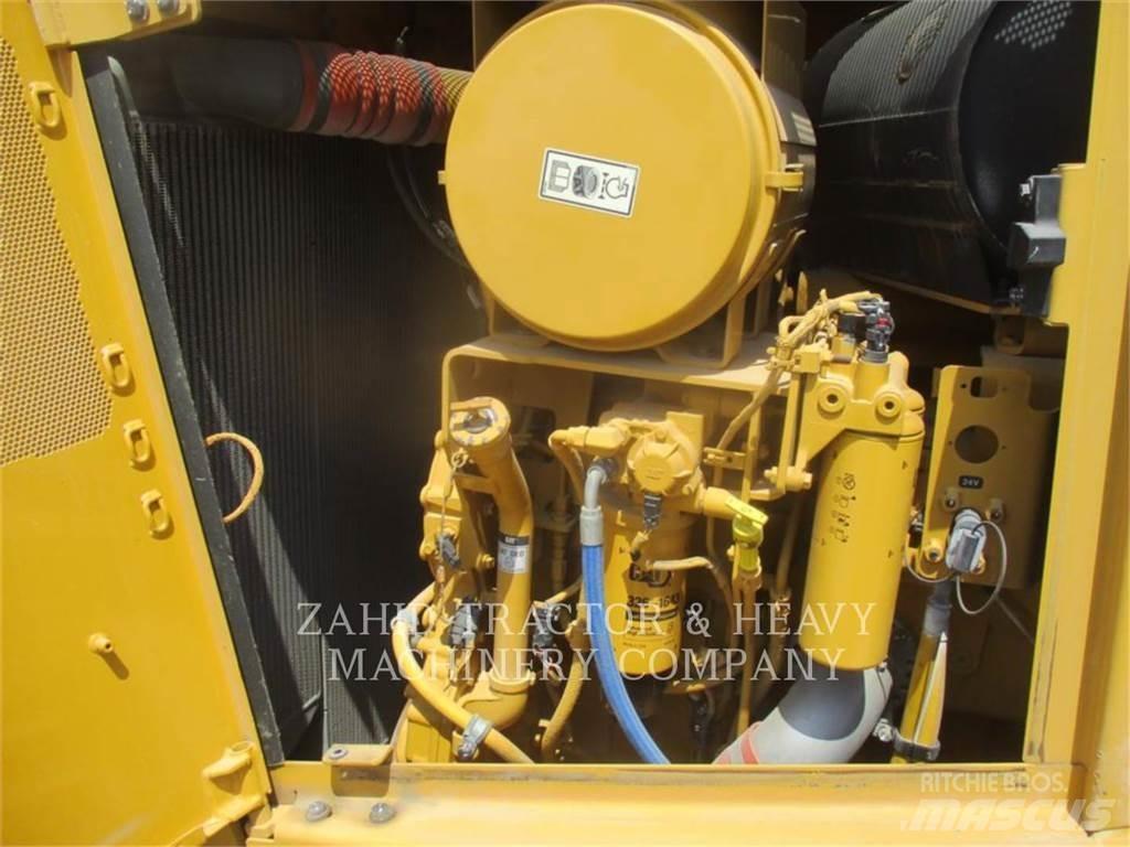 CAT D8T Гусеничні бульдозери