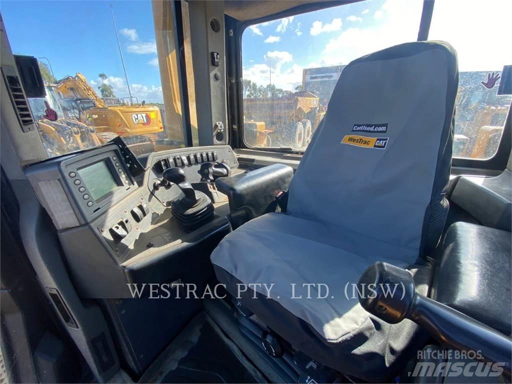 CAT D8T Гусеничні бульдозери
