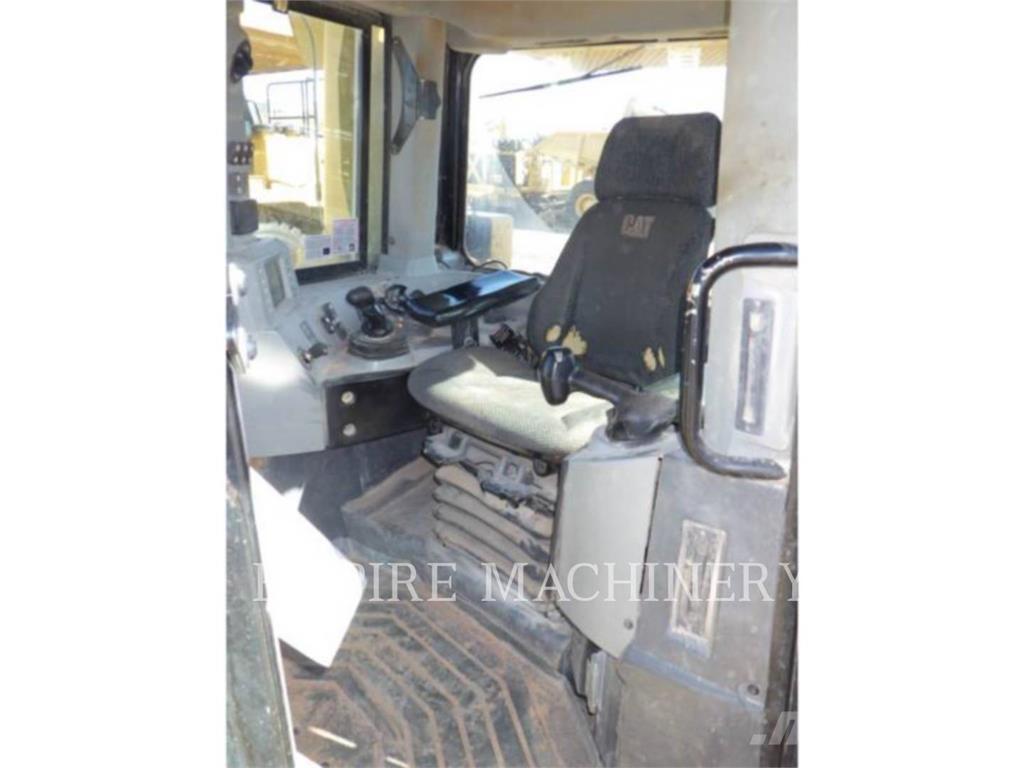 CAT D8T Гусеничні бульдозери