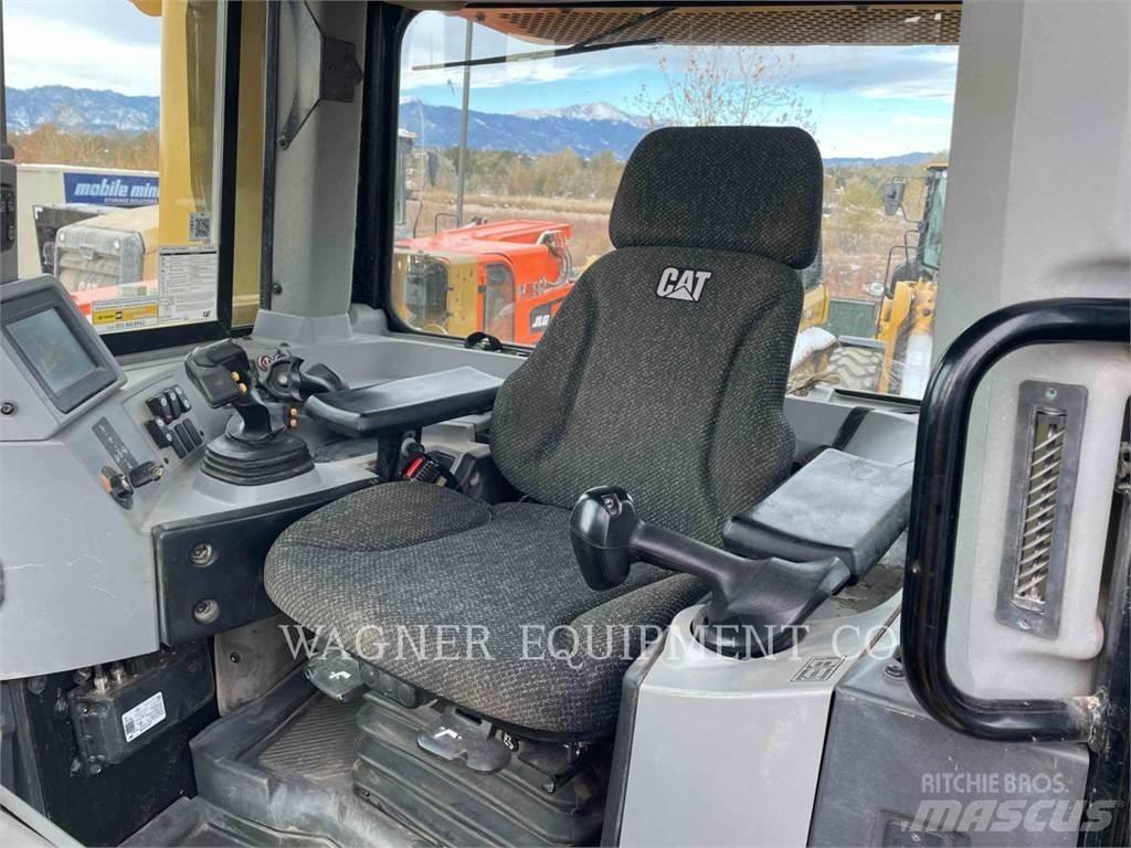 CAT D8T Гусеничні бульдозери