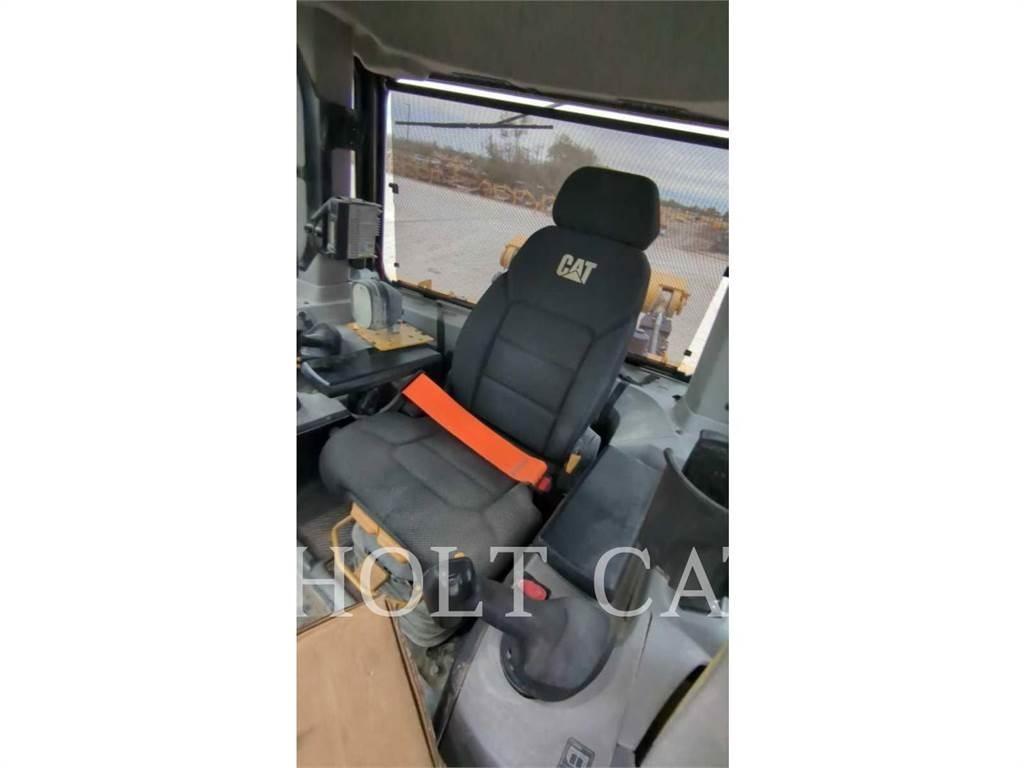 CAT D9 Гусеничні бульдозери