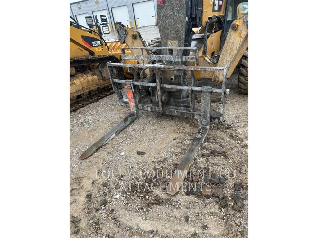 CAT FKTHT72W Телескопічні навантажувачі