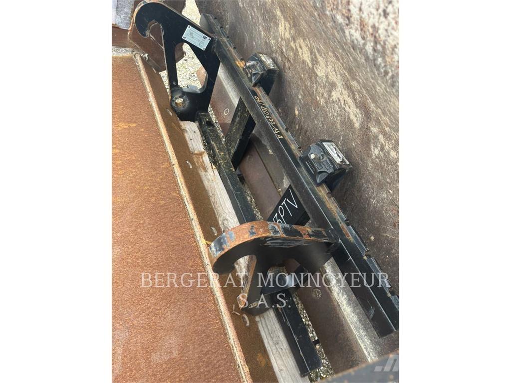 CAT FOURCHE 906 Будтехніка - Інші