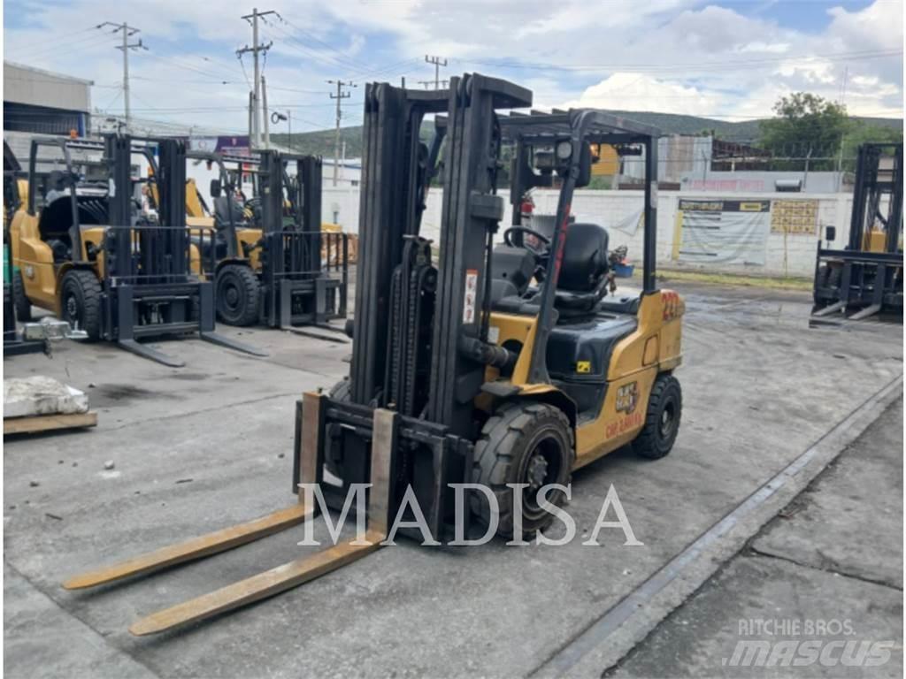 CAT LIFT TRUCKS DP30NM Дизельні навантажувачі