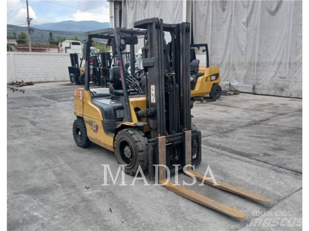 CAT LIFT TRUCKS DP30NM Дизельні навантажувачі