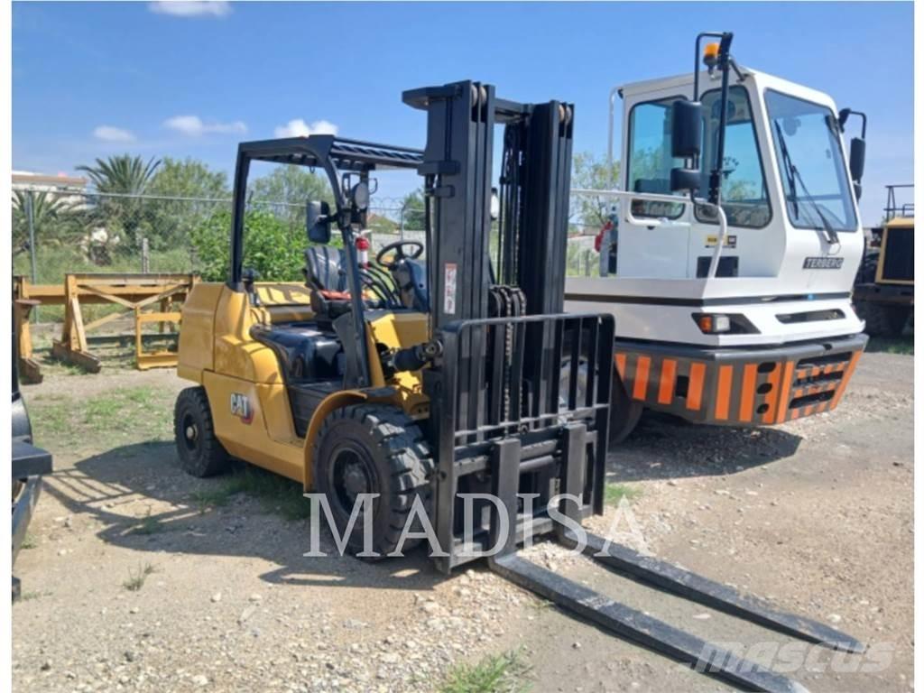 CAT LIFT TRUCKS DP50CNM Дизельні навантажувачі