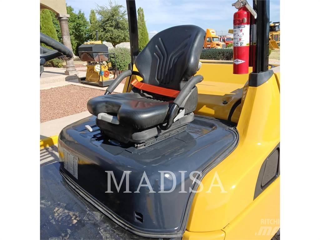 CAT LIFT TRUCKS DP50NM Дизельні навантажувачі