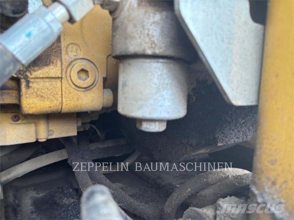 CAT M317F Колісні екскаватори