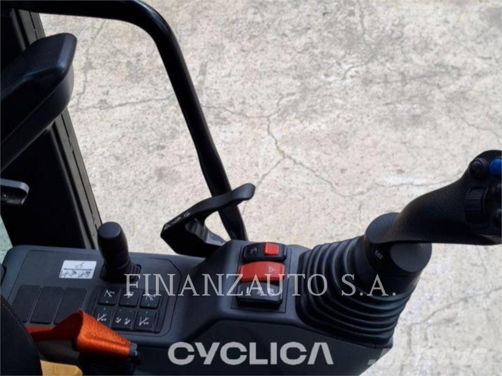 CAT M318 Колісні екскаватори