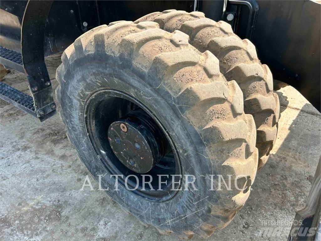 CAT M320 Колісні екскаватори