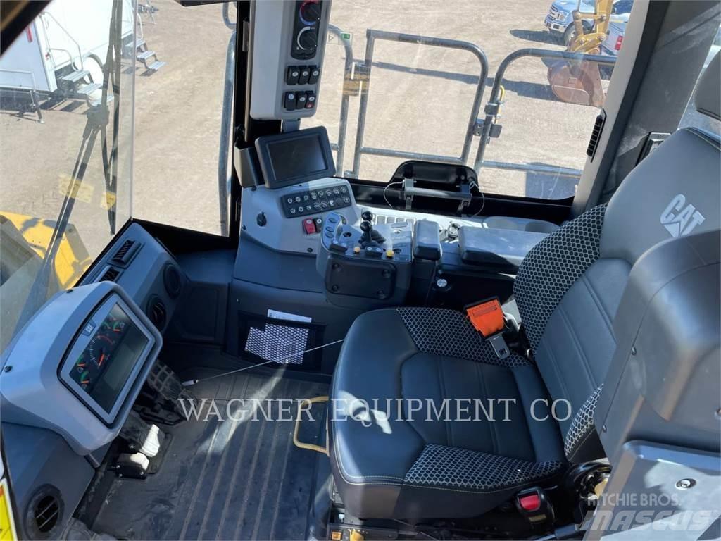 CAT M320F Колісні екскаватори