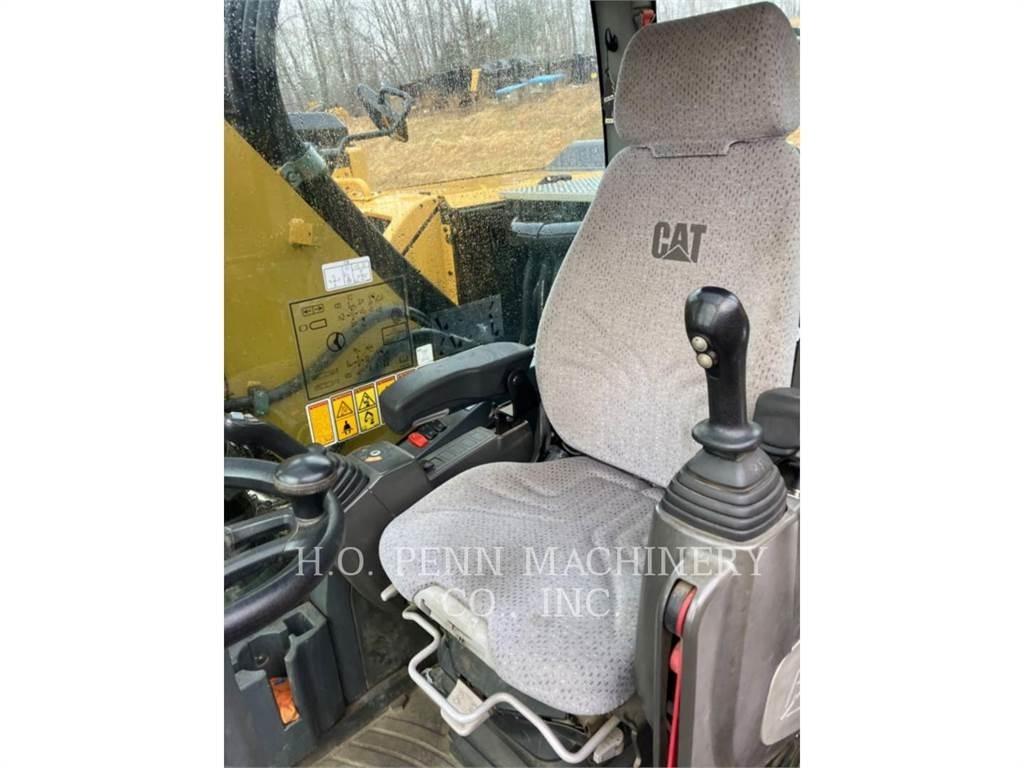 CAT M322F Колісні екскаватори