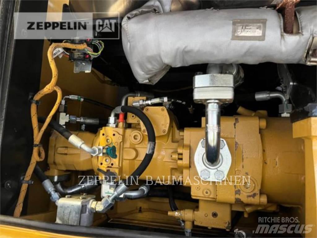 CAT MH3022 Екскаватори для знесення споруд