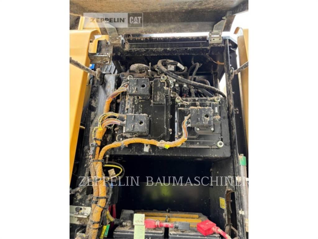 CAT MH3022-06C Екскаватори для знесення споруд