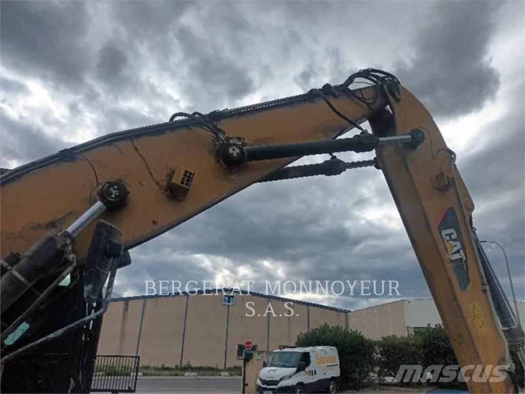 CAT MH3022-1 Колісні екскаватори