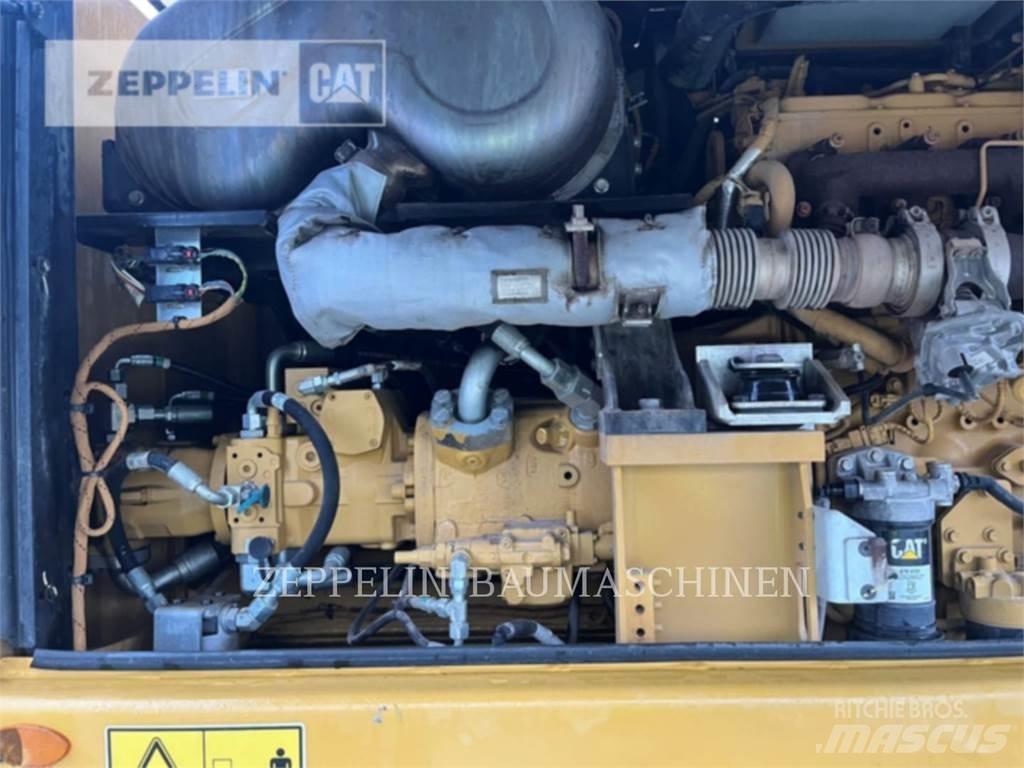 CAT MH3024 Екскаватори для знесення споруд