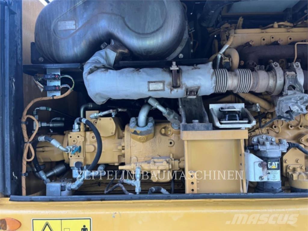 CAT MH3024 Екскаватори для знесення споруд
