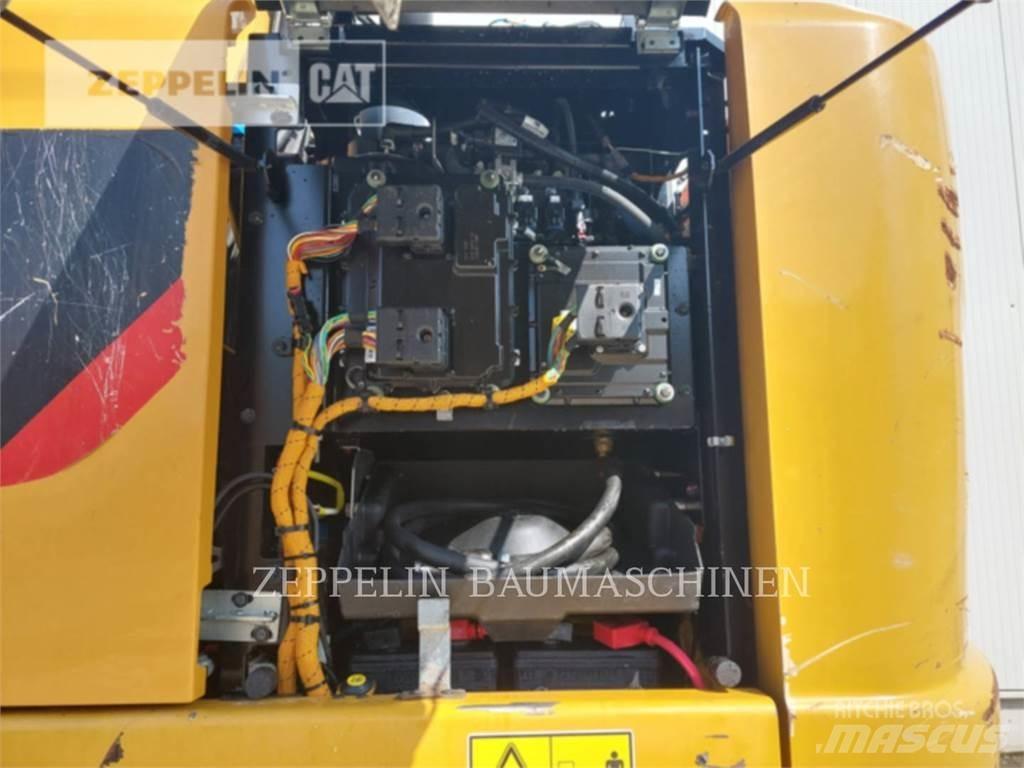 CAT MH3024-06C Екскаватори для знесення споруд