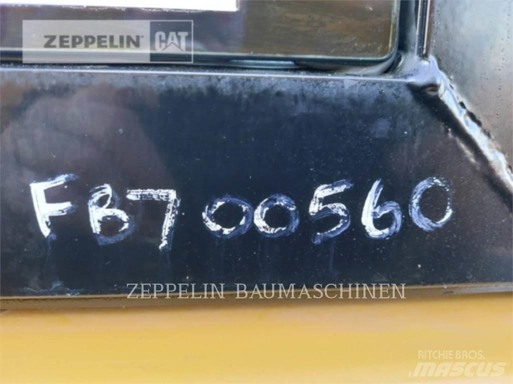 CAT MH3024-06C Екскаватори для знесення споруд