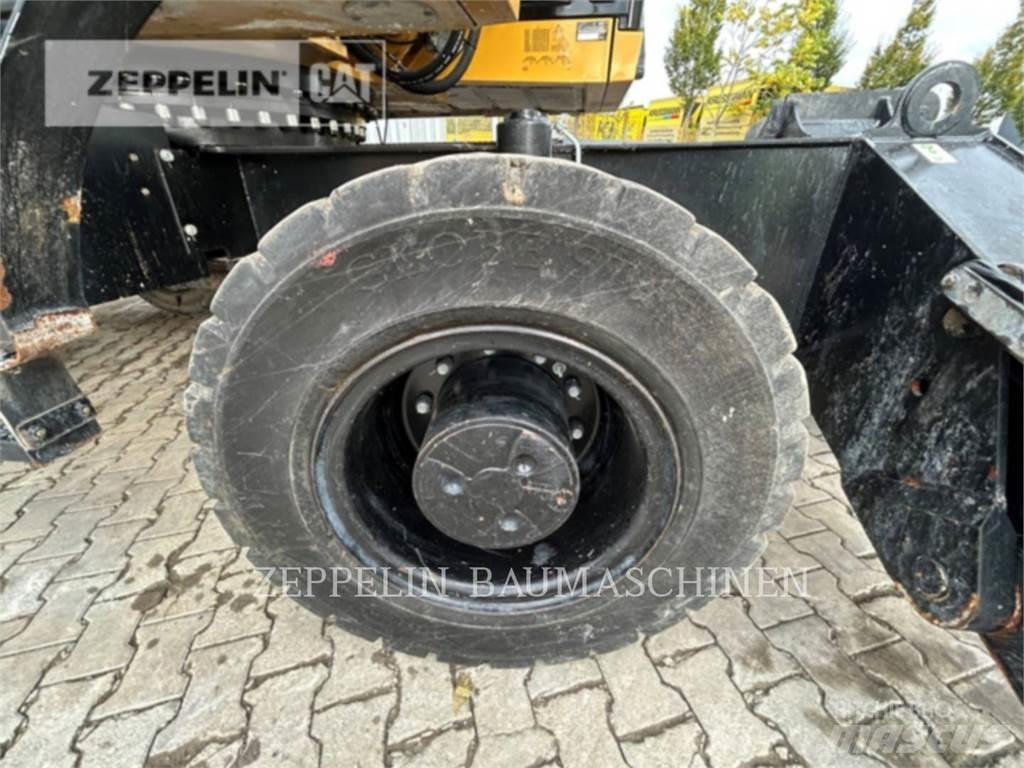 CAT MH3024-06C Екскаватори для знесення споруд