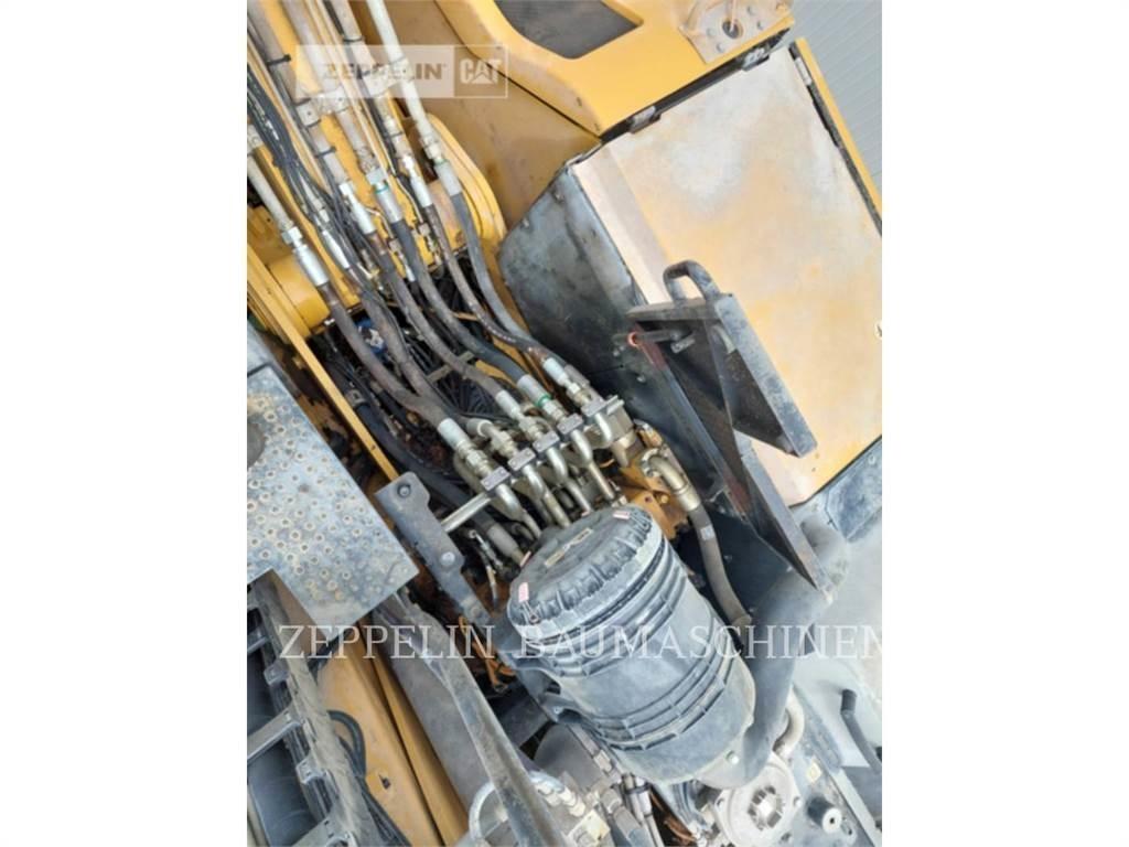 CAT MH3024-06C Екскаватори для знесення споруд
