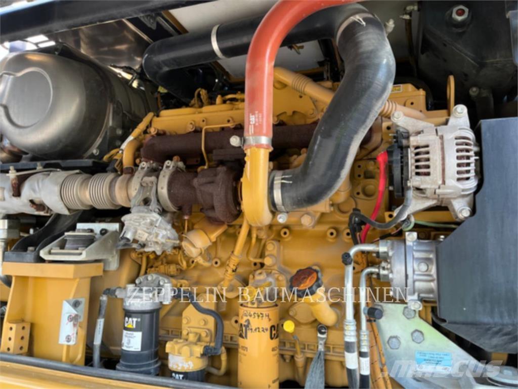 CAT MH3024-06C Екскаватори для знесення споруд