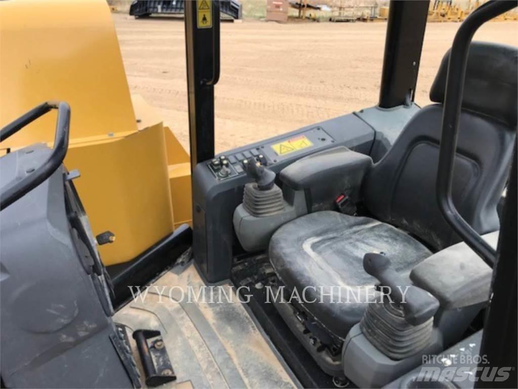 CAT PL61 Трубоукладачі