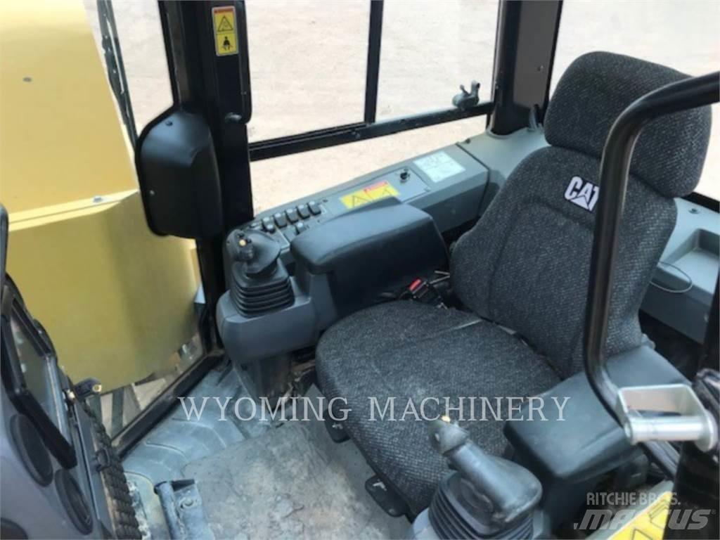 CAT PL61 Трубоукладачі