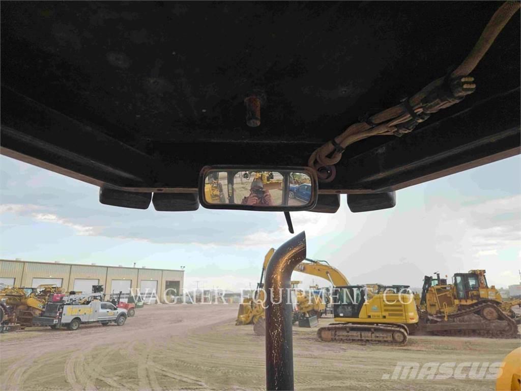 CAT PL61 Трубоукладачі