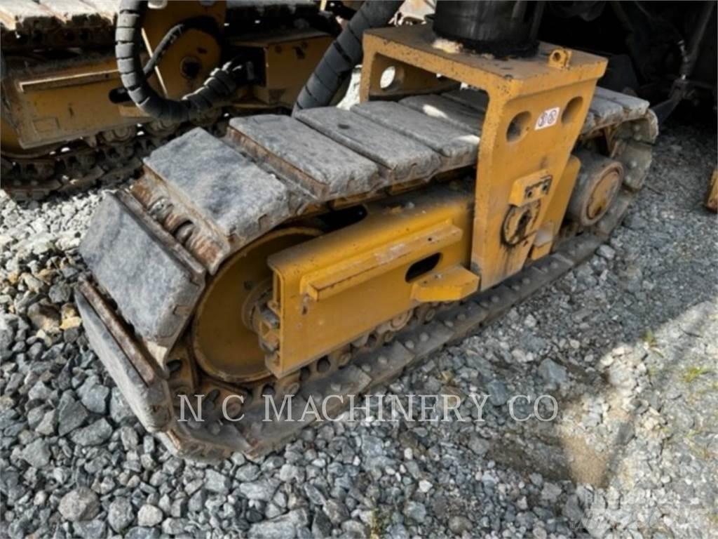 CAT PM825 Асфальтовкладачі