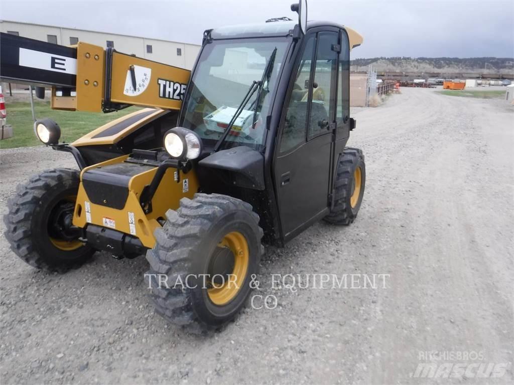 CAT TH255C Телескопічні навантажувачі