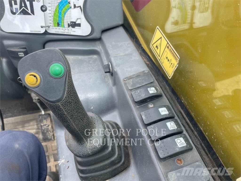 CAT TH255C Телескопічні навантажувачі
