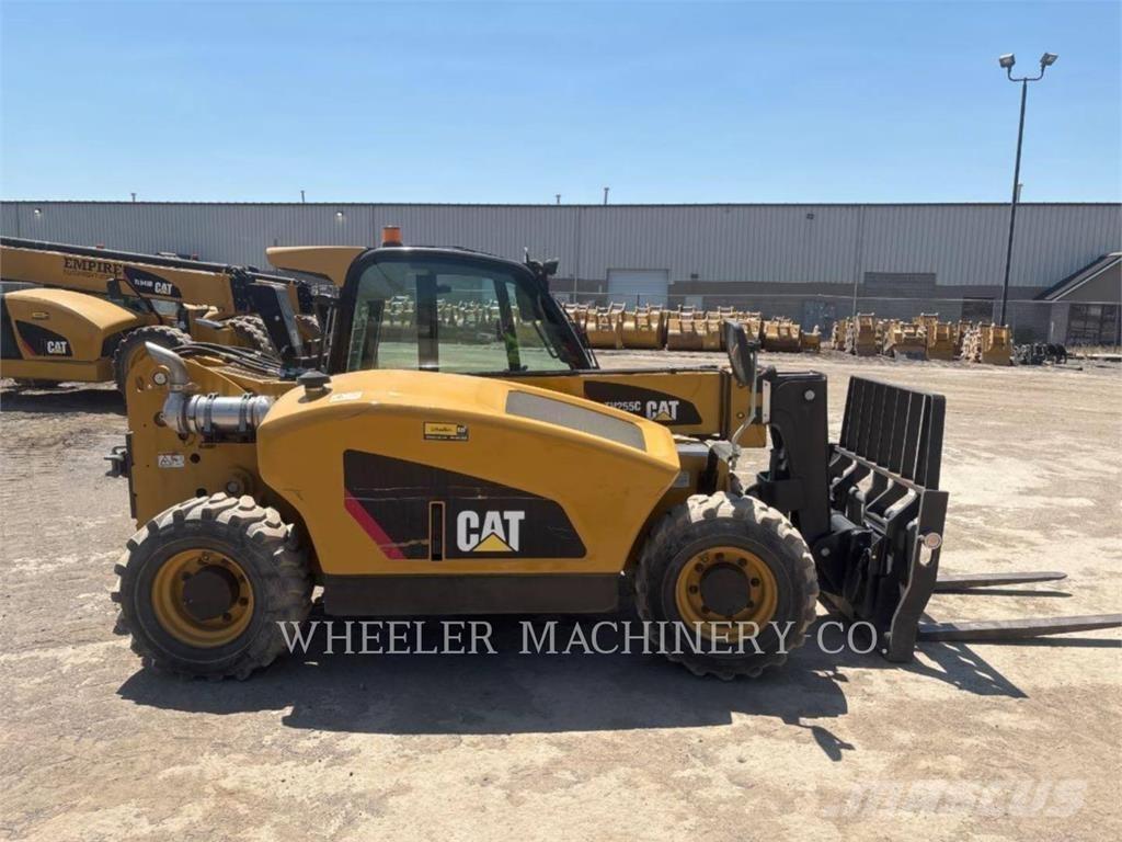 CAT TH255C CB Телескопічні навантажувачі