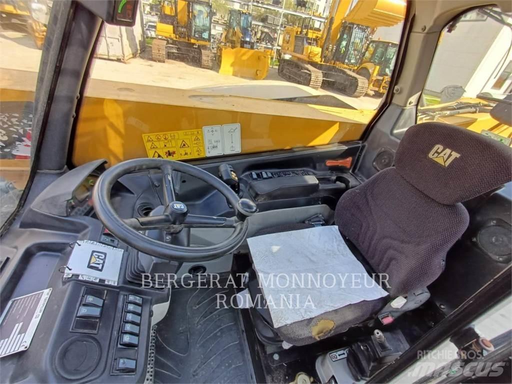 CAT TH407C Телескопічні навантажувачі