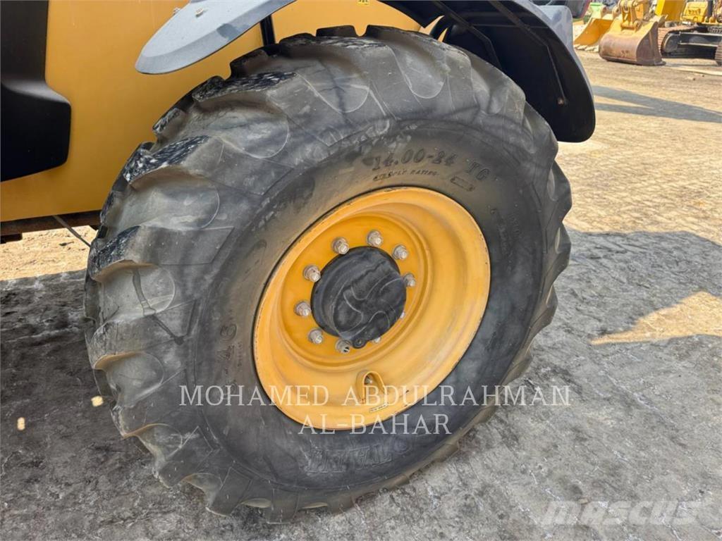 CAT TH417C Телескопічні навантажувачі