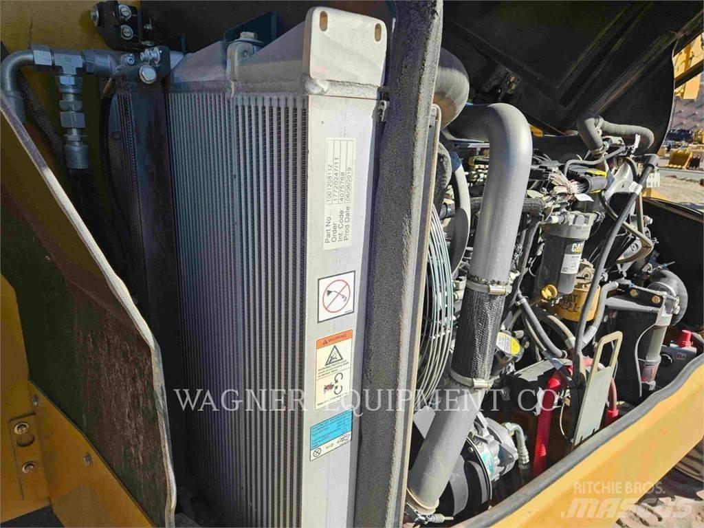 CAT TH514D Телескопічні навантажувачі