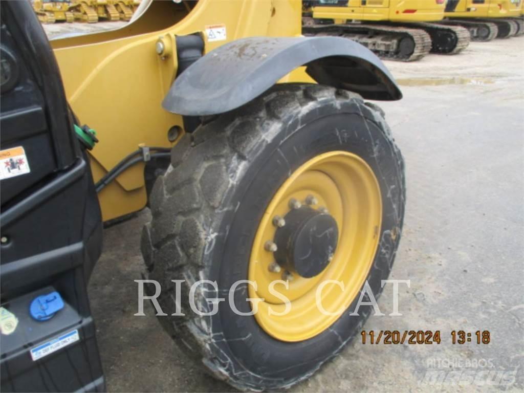 CAT TL1055D Телескопічні навантажувачі