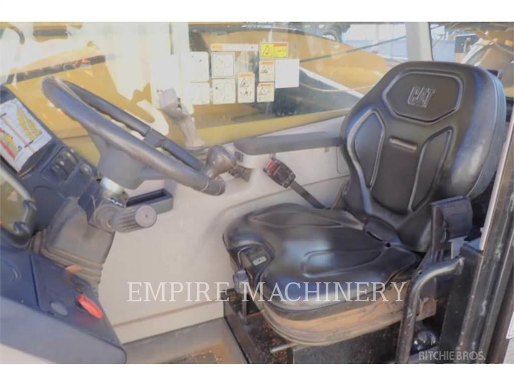 CAT TL1055D Телескопічні навантажувачі