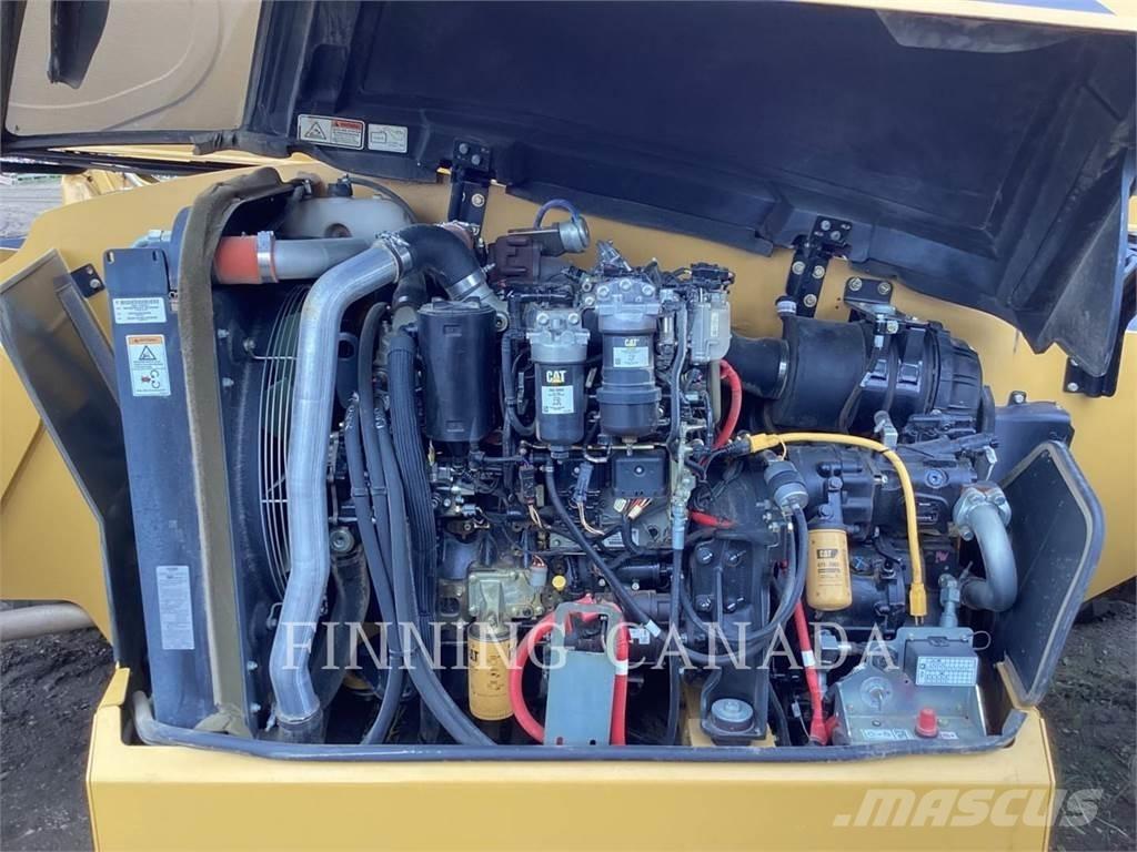 CAT TL1055D Телескопічні навантажувачі