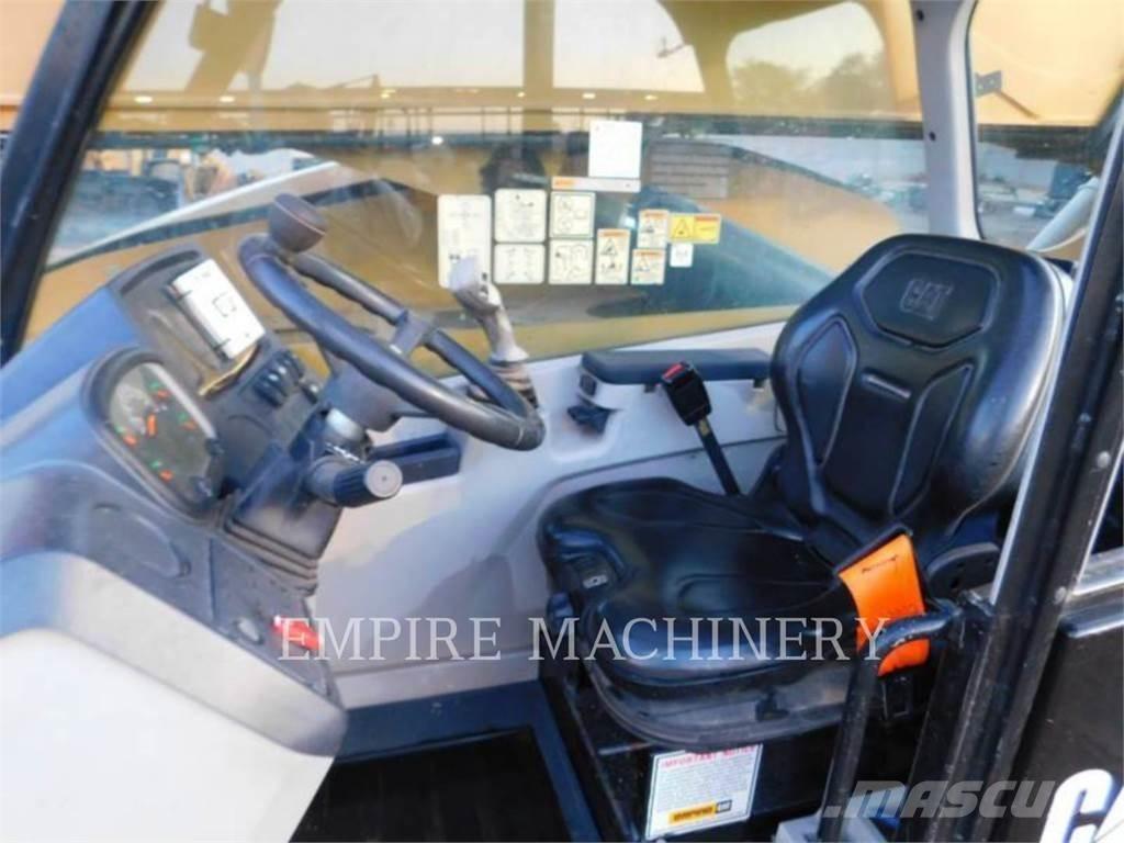 CAT TL1055D Телескопічні навантажувачі