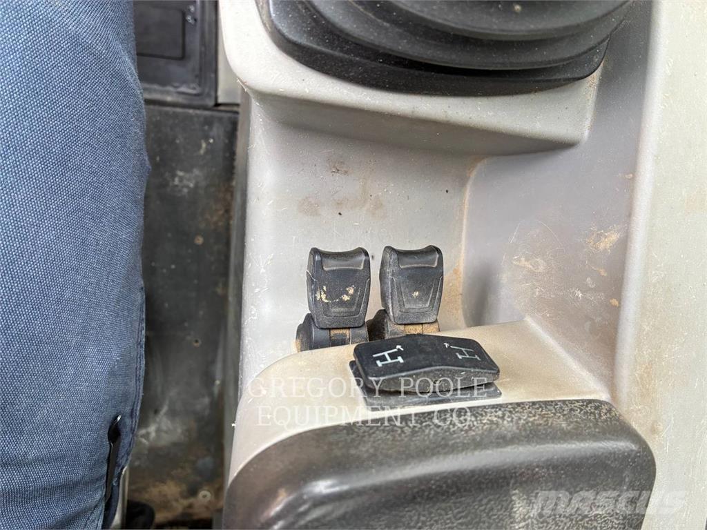 CAT TL1055D Телескопічні навантажувачі