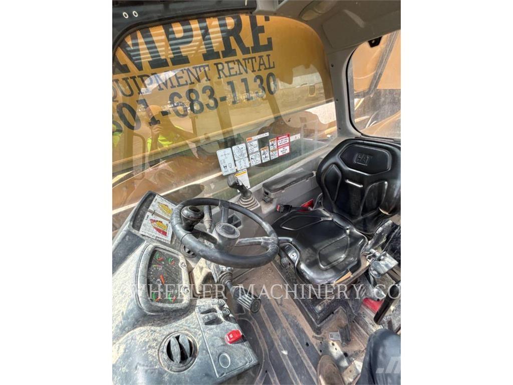 CAT TL1055D CB Телескопічні навантажувачі