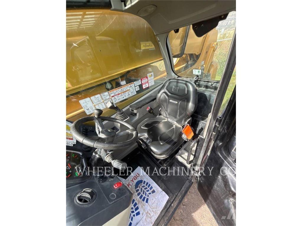 CAT TL1055D CB Телескопічні навантажувачі